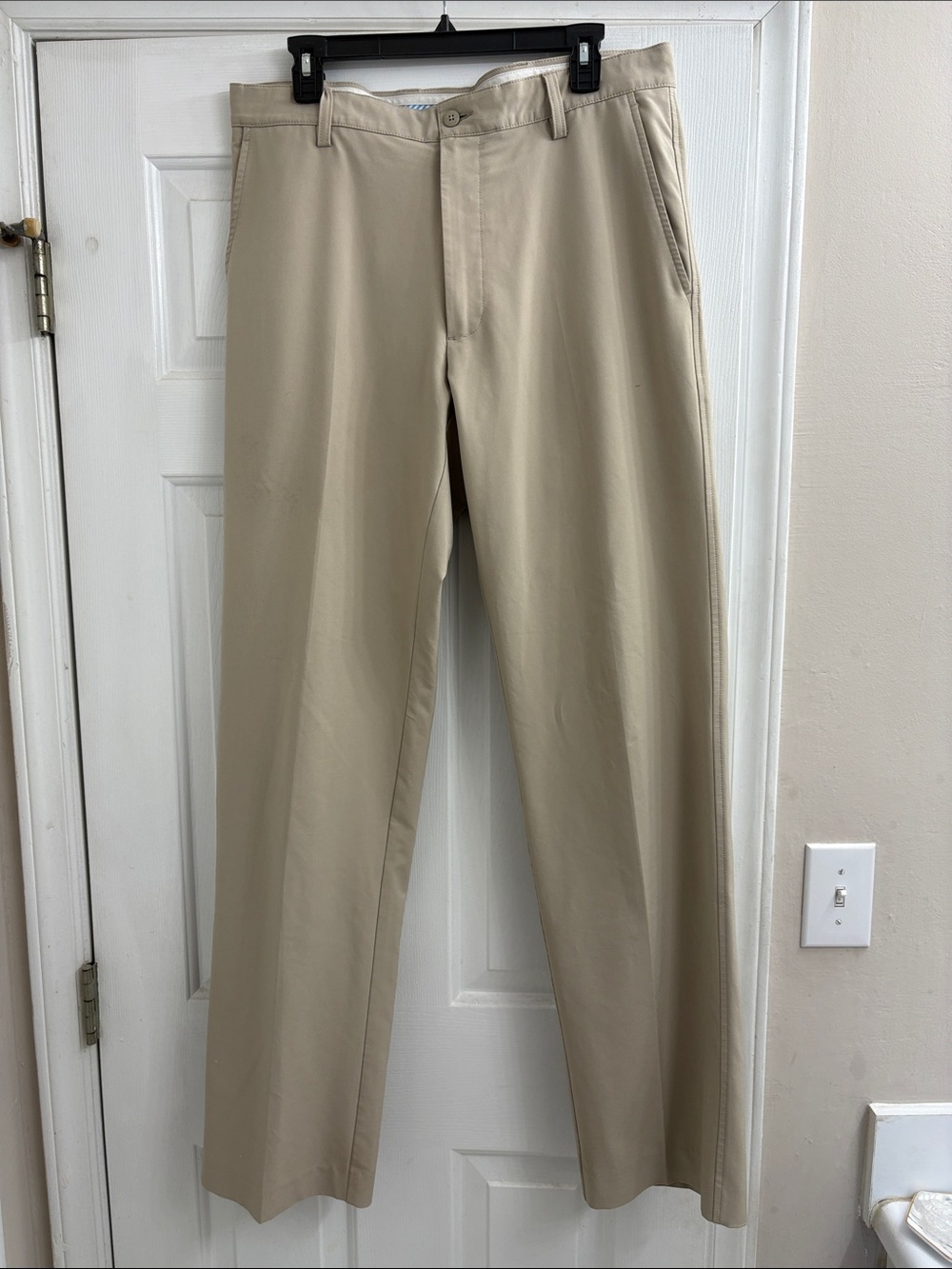 Classic Men's Chino Pants in Khaki — Versatile Everyday Wear